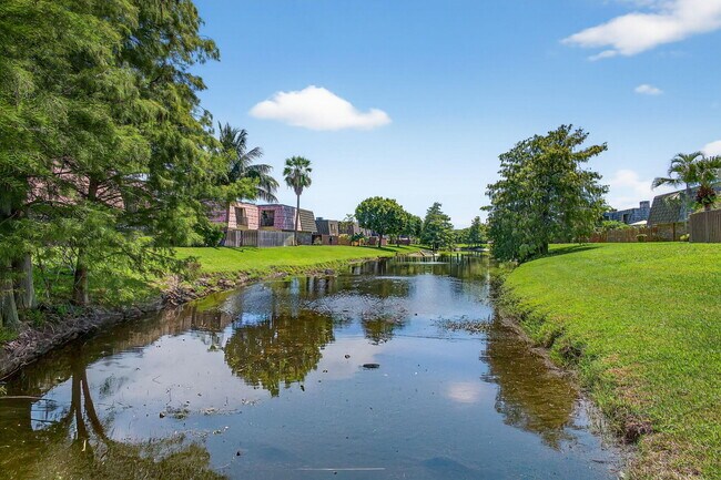 Building Photo - 1590 Forest Lakes Cir
