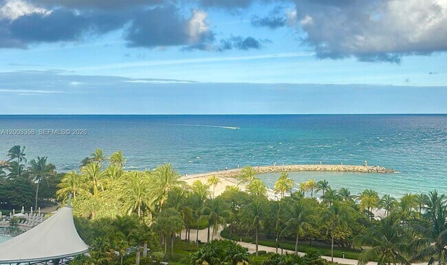 Building Photo - 10275 Collins Ave