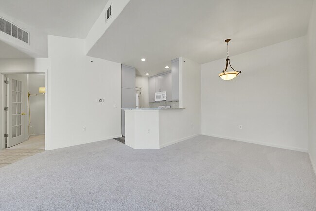 Building Photo - 530 Mohawk Dr