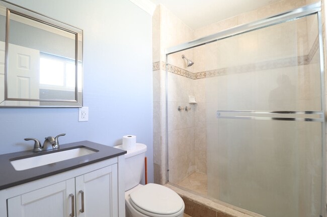 Building Photo - Tastefully updated 3-bed, 2-bath House for...