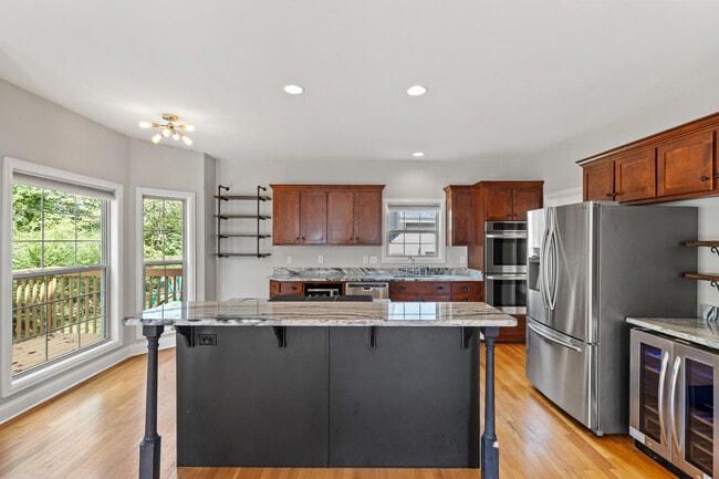 Building Photo - 2505 Eastway Dr