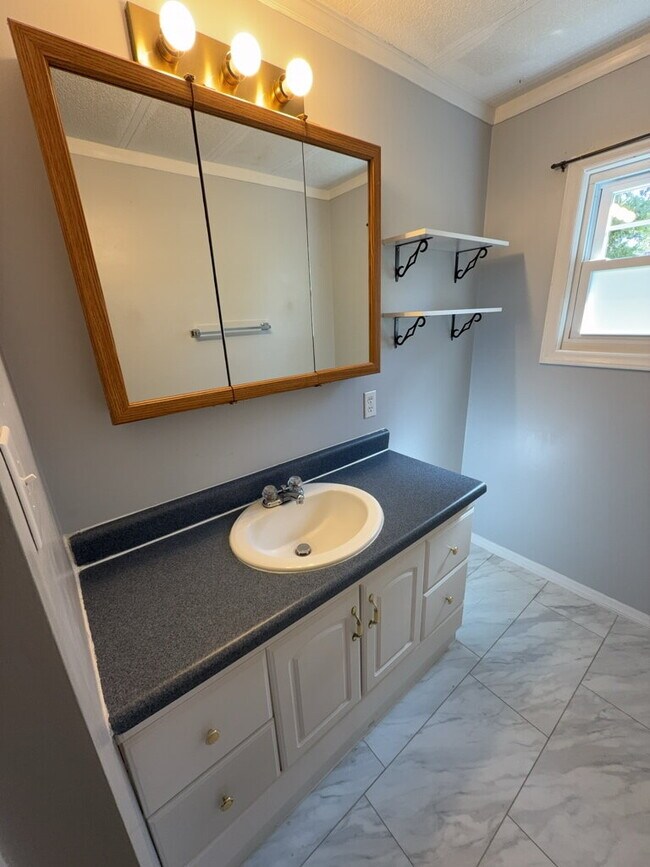 Building Photo - 2030 Catherine Lake Rd