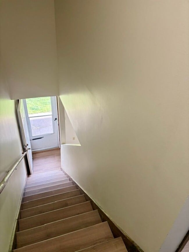 Building Photo - NEWLY UPDATED 2-Bed / 1-Bath Home – Bozeman, MT