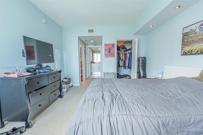 Building Photo - 335 S Biscayne Blvd