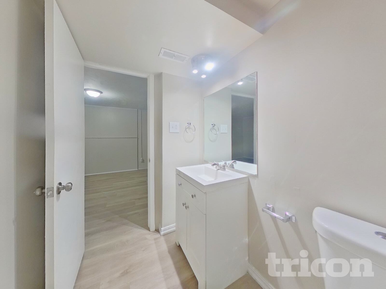 Building Photo - 5674 W Chestnut Ave