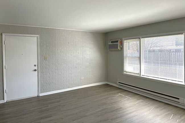 Building Photo - 9709 W Lorraine Dr