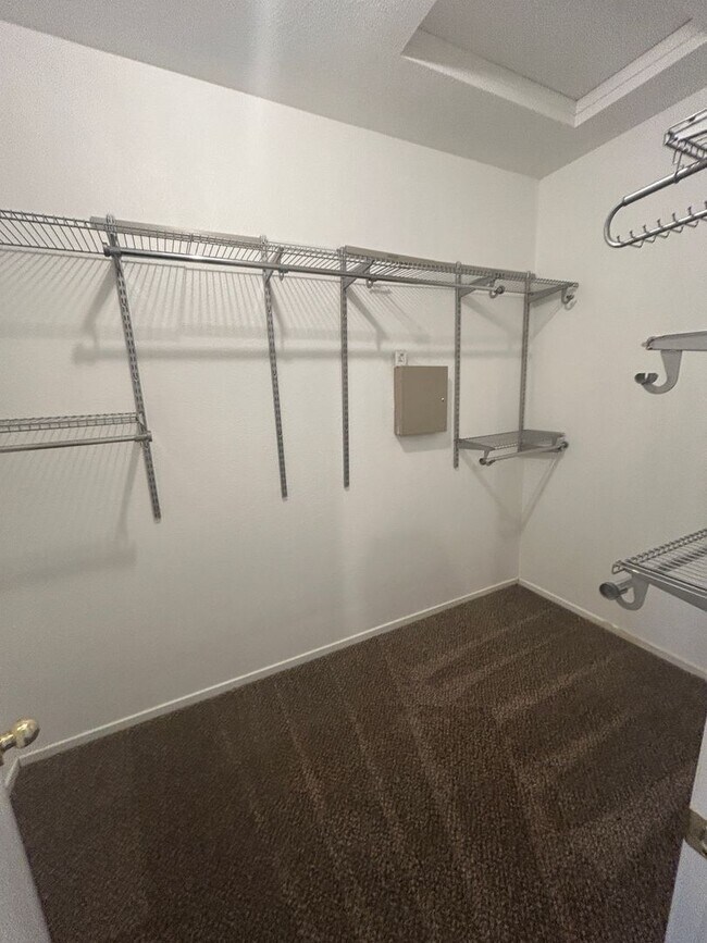 Building Photo - Great location on this split floorplan 3 b...