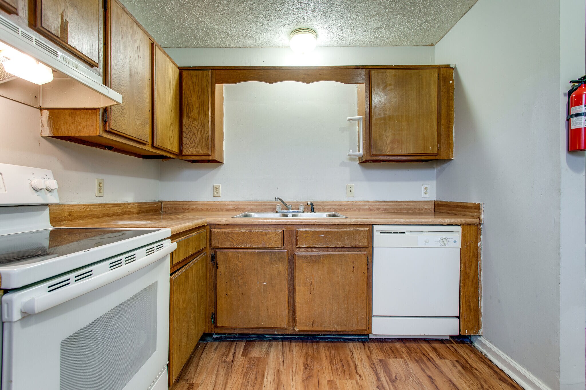 Building Photo - 2428 Woodale Ln