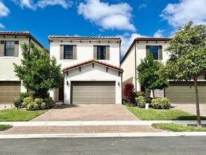 Building Photo - 3016 King Palm Way