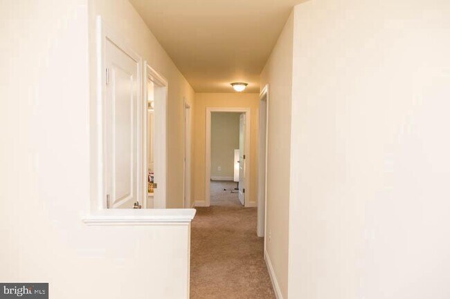 Building Photo - 415 Dearnley St