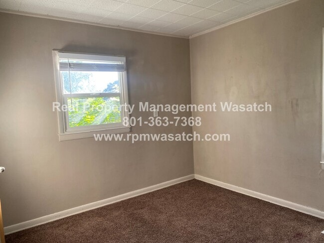 Building Photo - Come See This 4 Bedroom 1.5 bathroom single family home!!