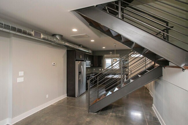 Building Photo - 1025 Dickerson Pike
