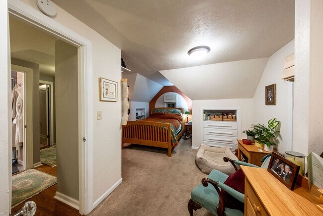 Building Photo - Charming 3brm/2ba house near Como Park!