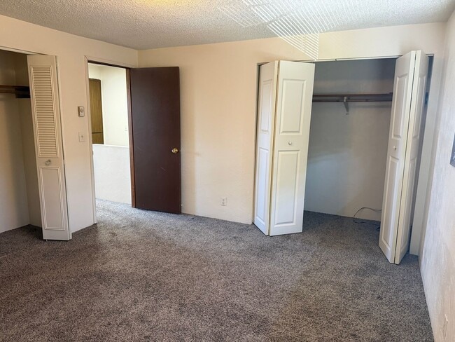 Building Photo - Great Duplex!