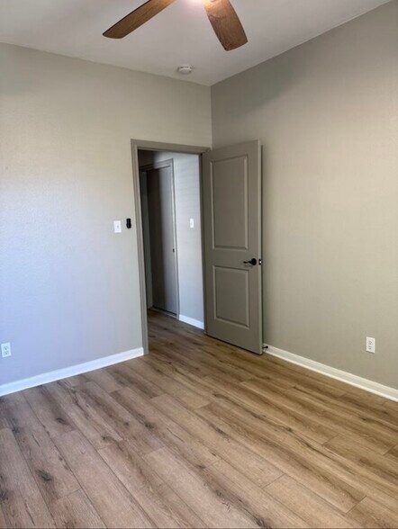 Building Photo - 2827 Southampton Way