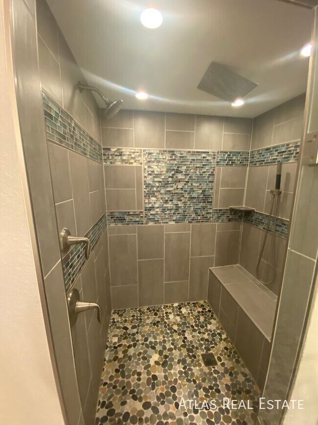 Building Photo - 6201 S Clarkson St