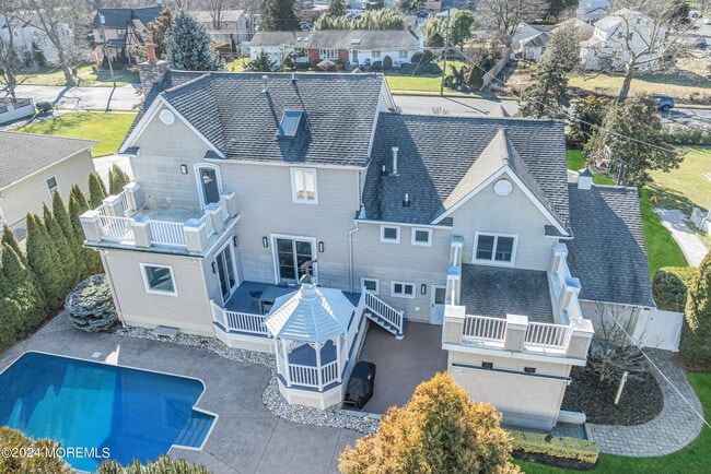 Building Photo - 215 Hollywood Ave