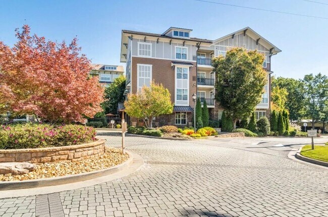 Building Photo - 1740 Century Cir NE