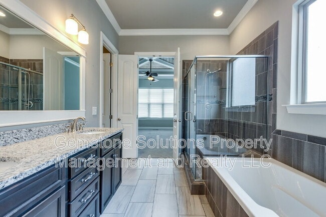 Building Photo - 2944 Hadley Close Ln