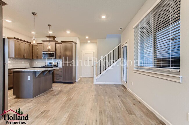 Building Photo - Gorgeous 4 Beds 2.5 Baths Single Family in...