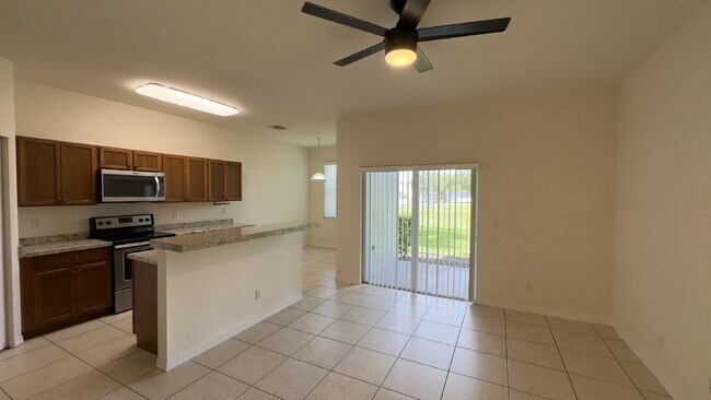 Building Photo - 3042 Grandiflora Dr