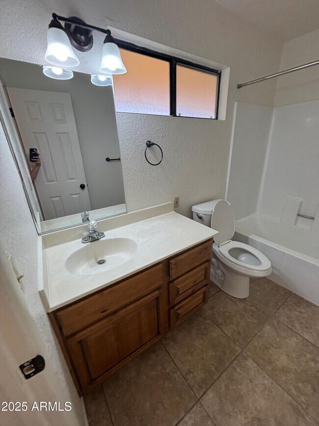 Building Photo - 840 S Main St