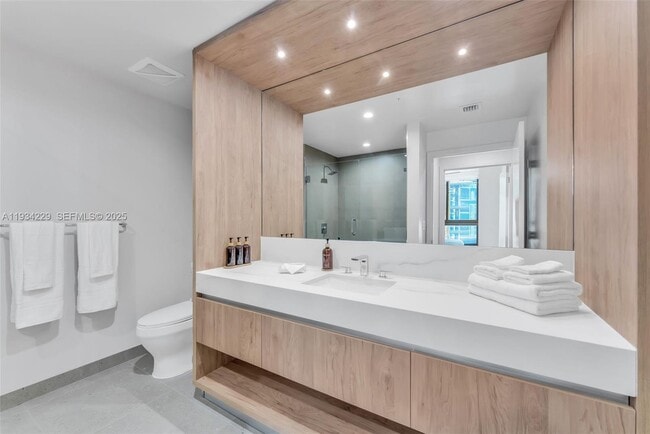 Building Photo - 11 NE 6th St