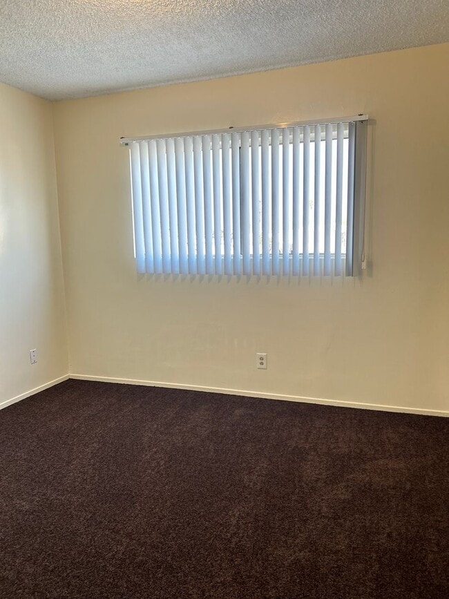 Building Photo - 1622 W 81st St