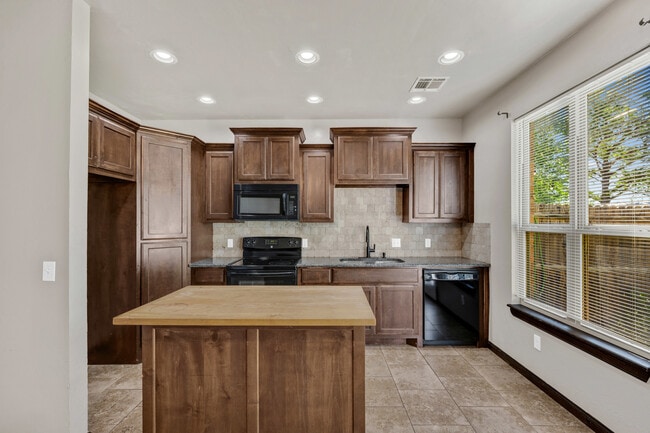 Building Photo - 14 NE 7th St