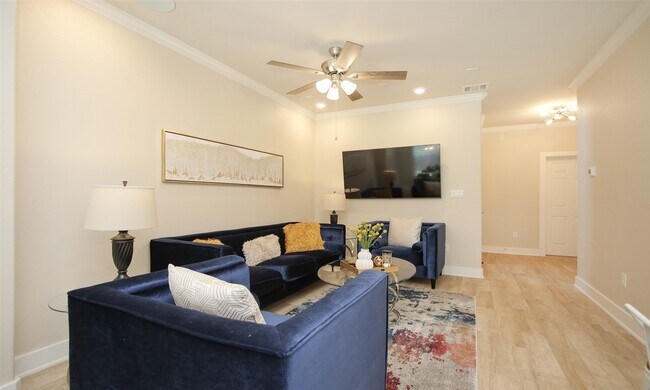 Building Photo - 3537 Mt Pleasant St