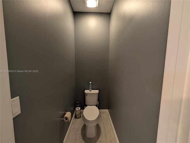 Building Photo - 8226 NW 79th Ave