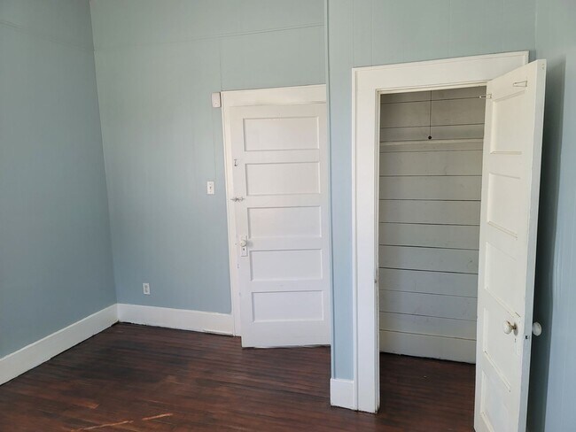 Building Photo - 826 Broadway Avenue J