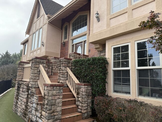 Building Photo - Morgan Hill Foothills Home