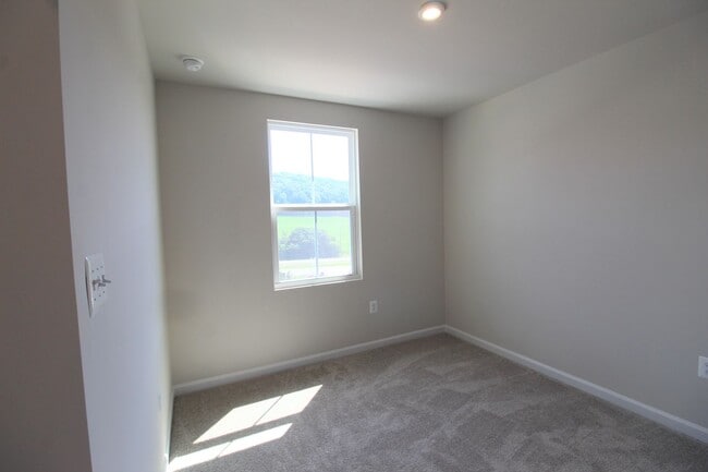 Building Photo - New construction tonwhome!