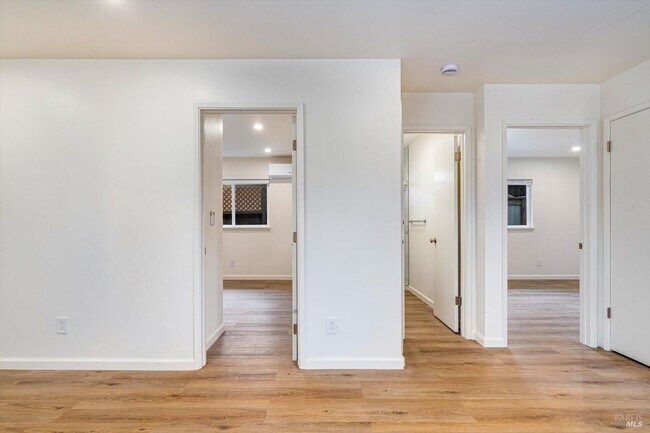 Building Photo - 310 Boyce St