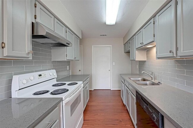 Building Photo - 2531 Planters Row
