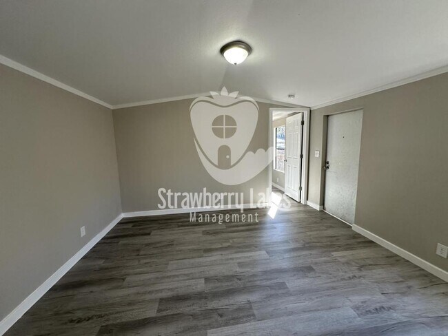 Building Photo - 4210 Leonard St