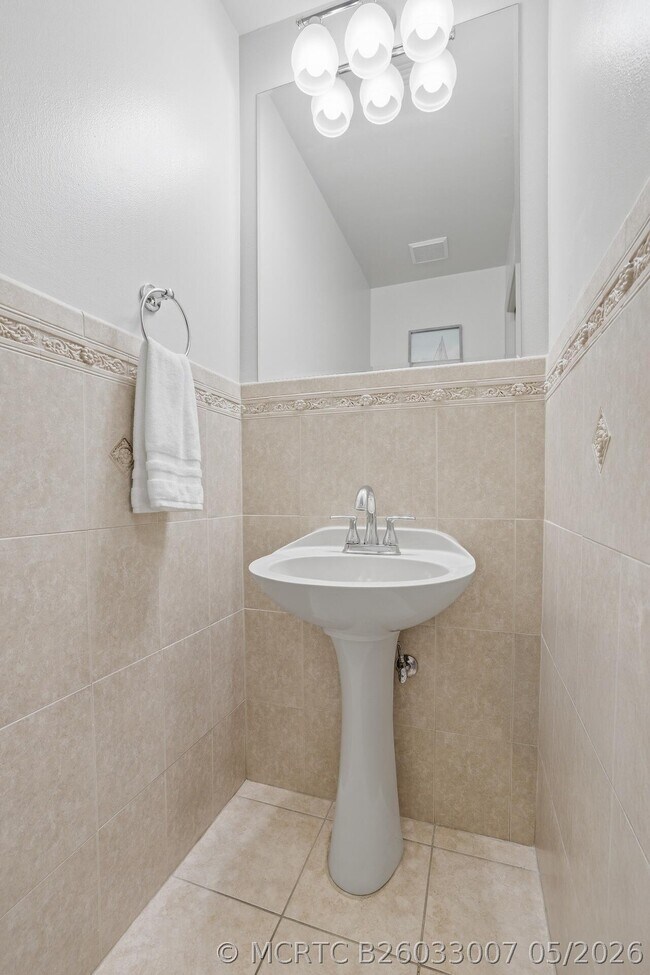 Building Photo - 15600 Rolling Meadows Cir