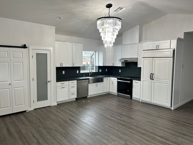 Building Photo - 3 Bedroom 2 Bath Home Modesto Ca