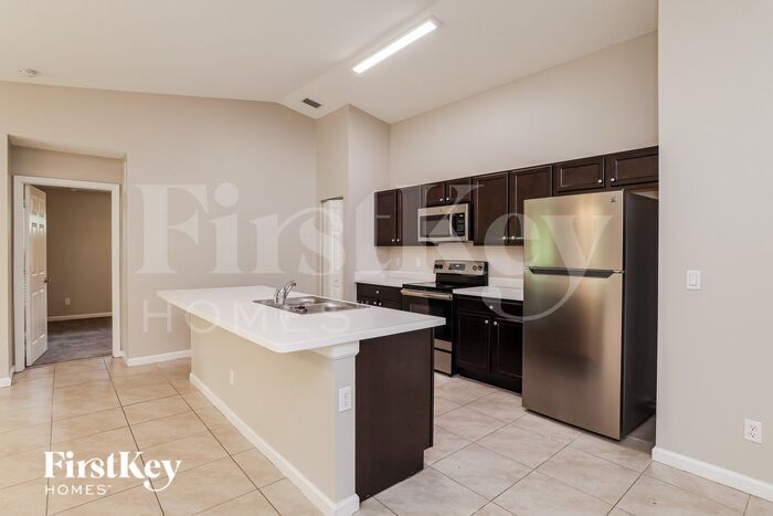 Building Photo - 3611 SW San Benito St