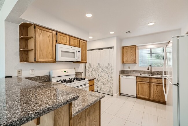 Building Photo - 4844 Maryvale Dr