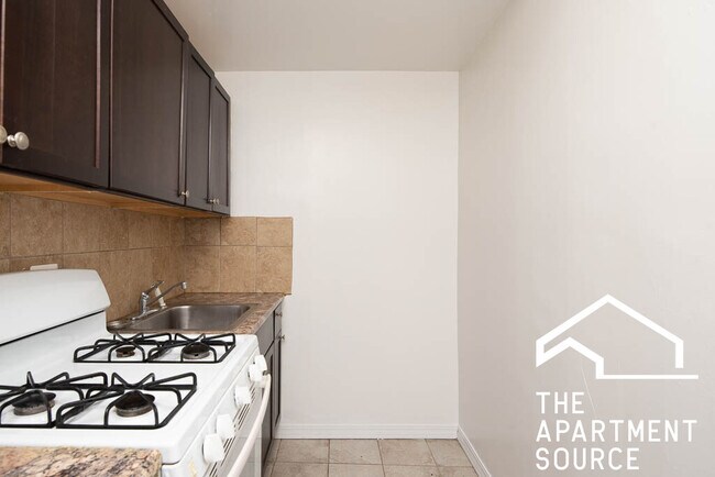 Building Photo - 1371 W Estes Ave