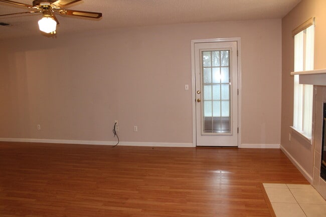 Building Photo - 305 Ashley Dr