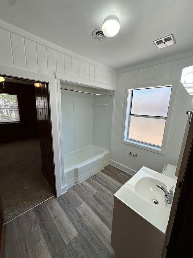 Building Photo - Charming 2-Bedroom Retreat in Mary Esther!