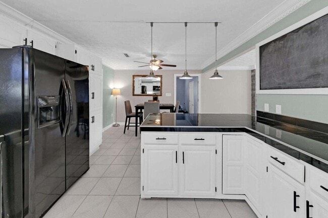 Building Photo - 2216 Calle De Pizzaro