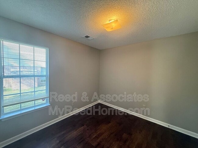 Building Photo - 70 Clear Springs Dr