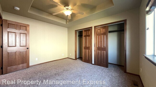 Building Photo - 4 br, 2 bath House - 426 N Perry Ln