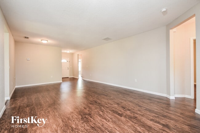 Building Photo - 3379 Toluca Terrace