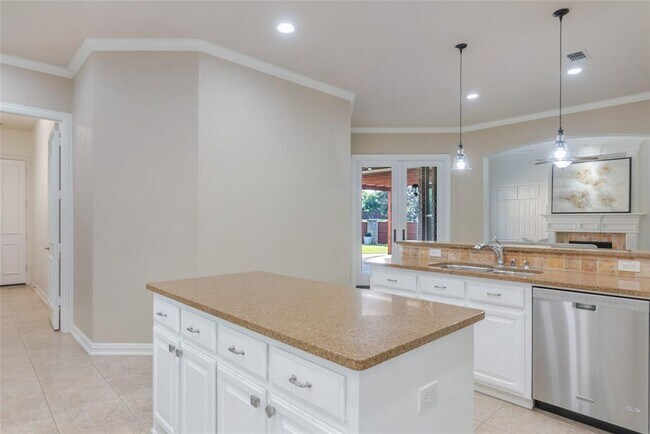 Building Photo - 5327 Elm Spring Ln