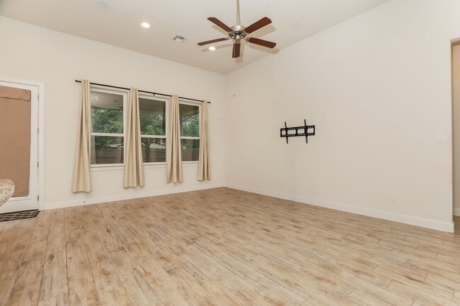 Building Photo - Amazing home ready to move in!